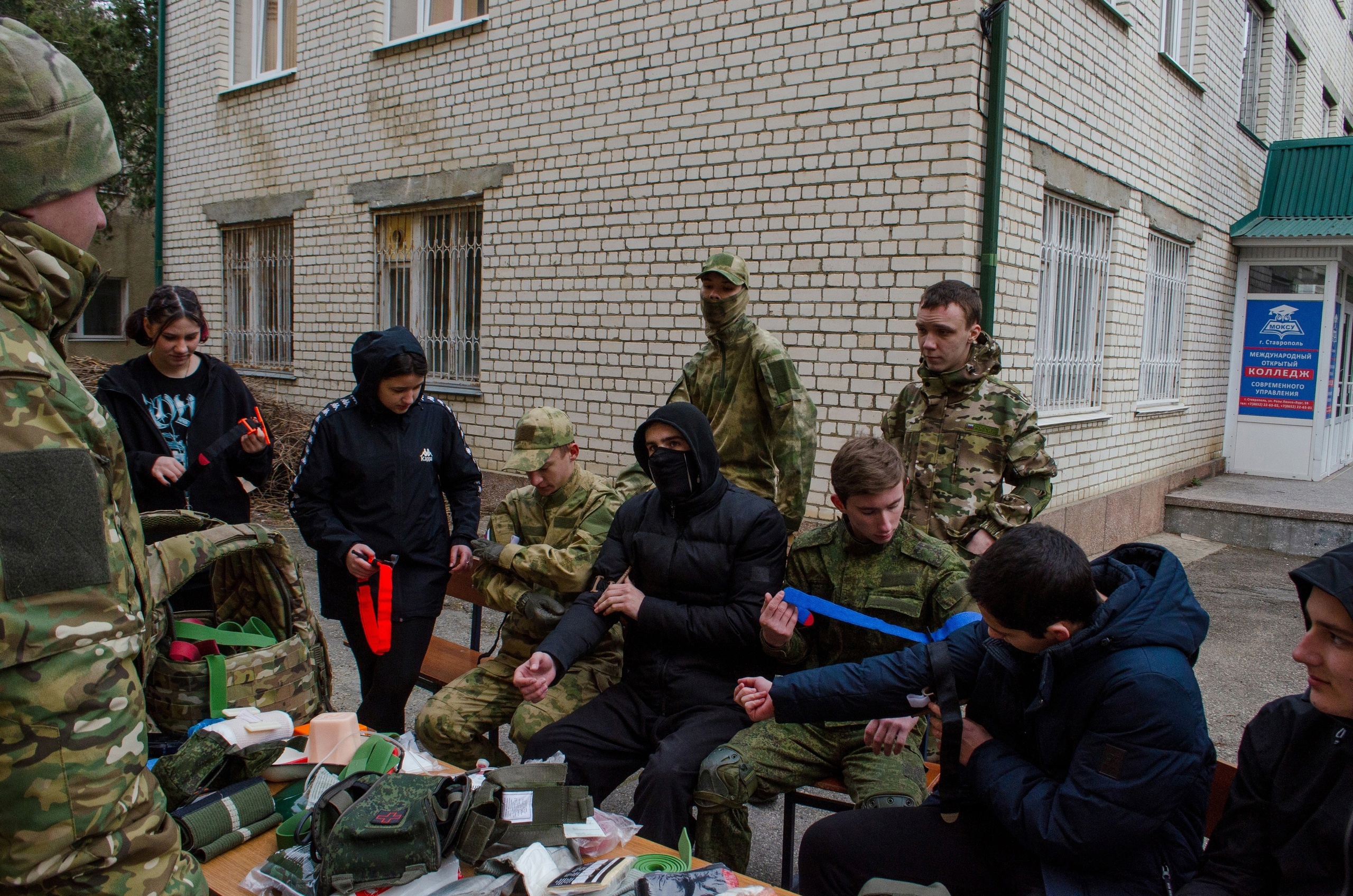 Вы сейчас просматриваете ЗАНЯТИЯ ПО ТАКТИЧЕСКОЙ МЕДИЦИНЕ В РАМКАХ ПРОЕКТА «ШКОЛА ВЫЖИВАНИЯ»