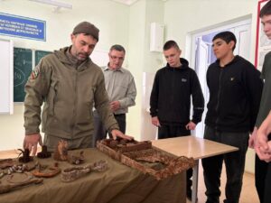 Подробнее о статье В 23-Й ШКОЛЕ ГОРОДА МИХАЙЛОВСК ПРОШЛА ПЕРЕДАЧА ЭКСПОНАТОВ «ВАХТЫ ПАМЯТИ»